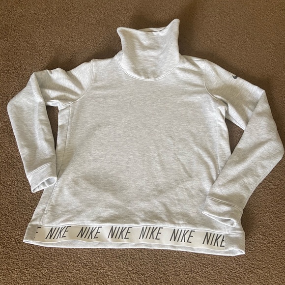 Nike funnel neck sweatshirt - Picture 2 of 4